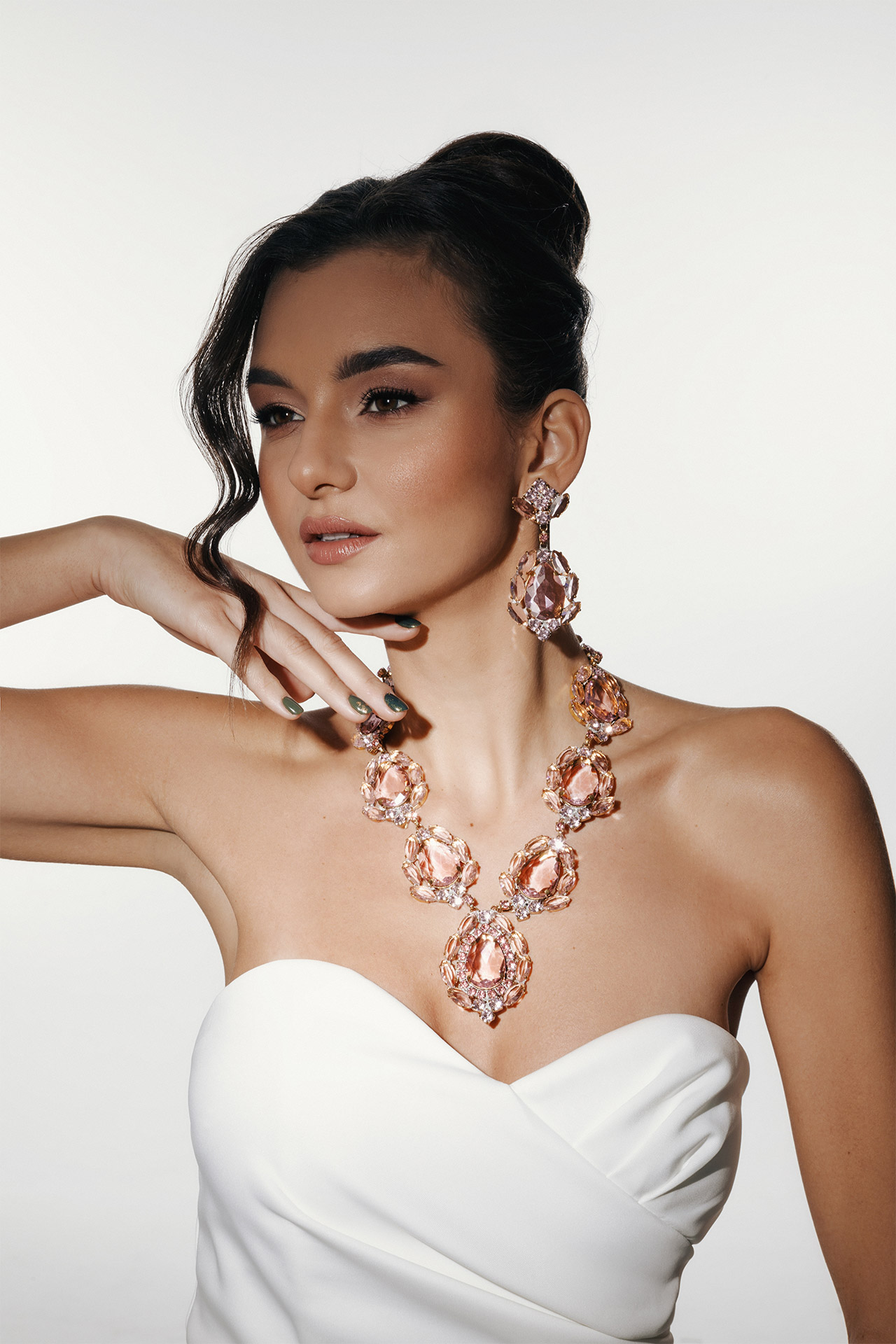 Pink Rhinestone necklace and earrings with oval pink crystals