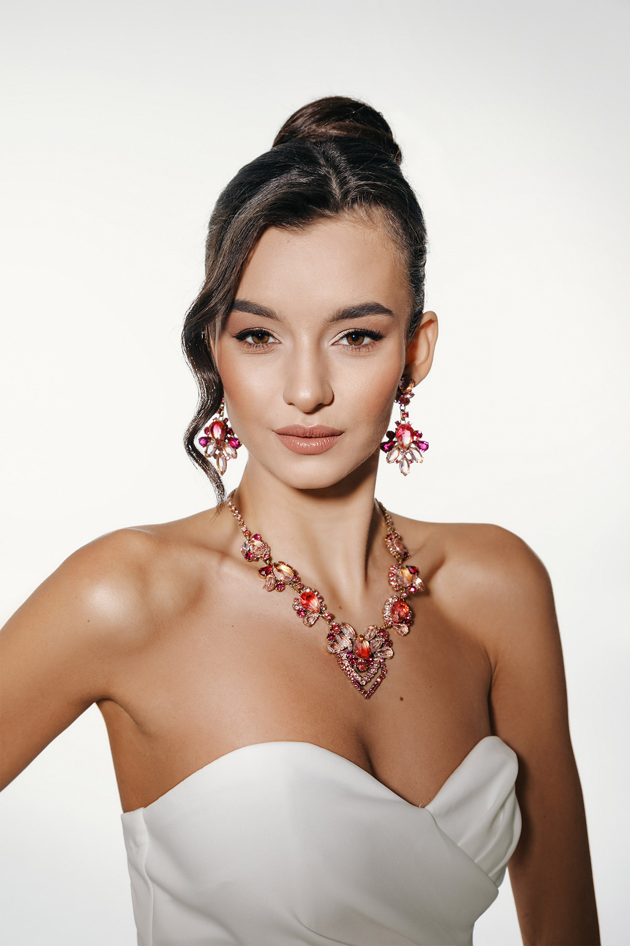 Set of rhinestone necklace and earrings with pink crystals