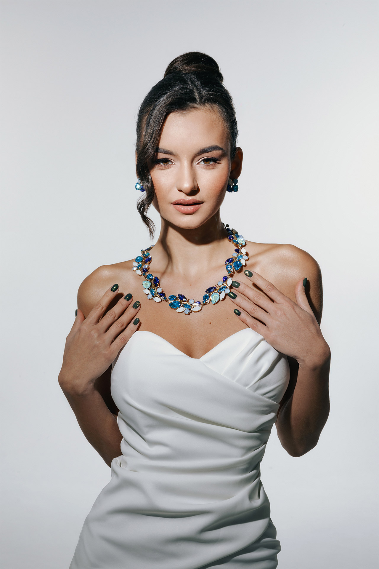Blue rhinestone necklace and earrings set with a branch-and-leaf motif