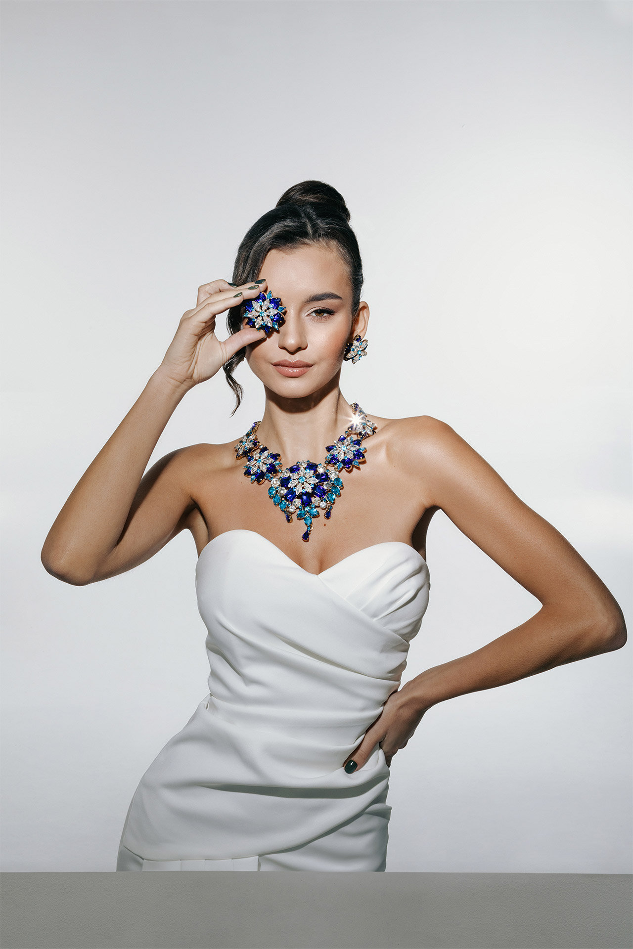 Blue rhinestone necklace and earrings in a floral garland style