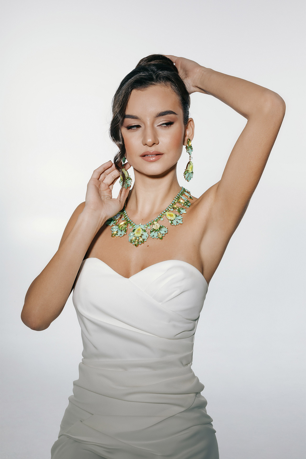 Rhinestone necklace and earrings with green oval crystals