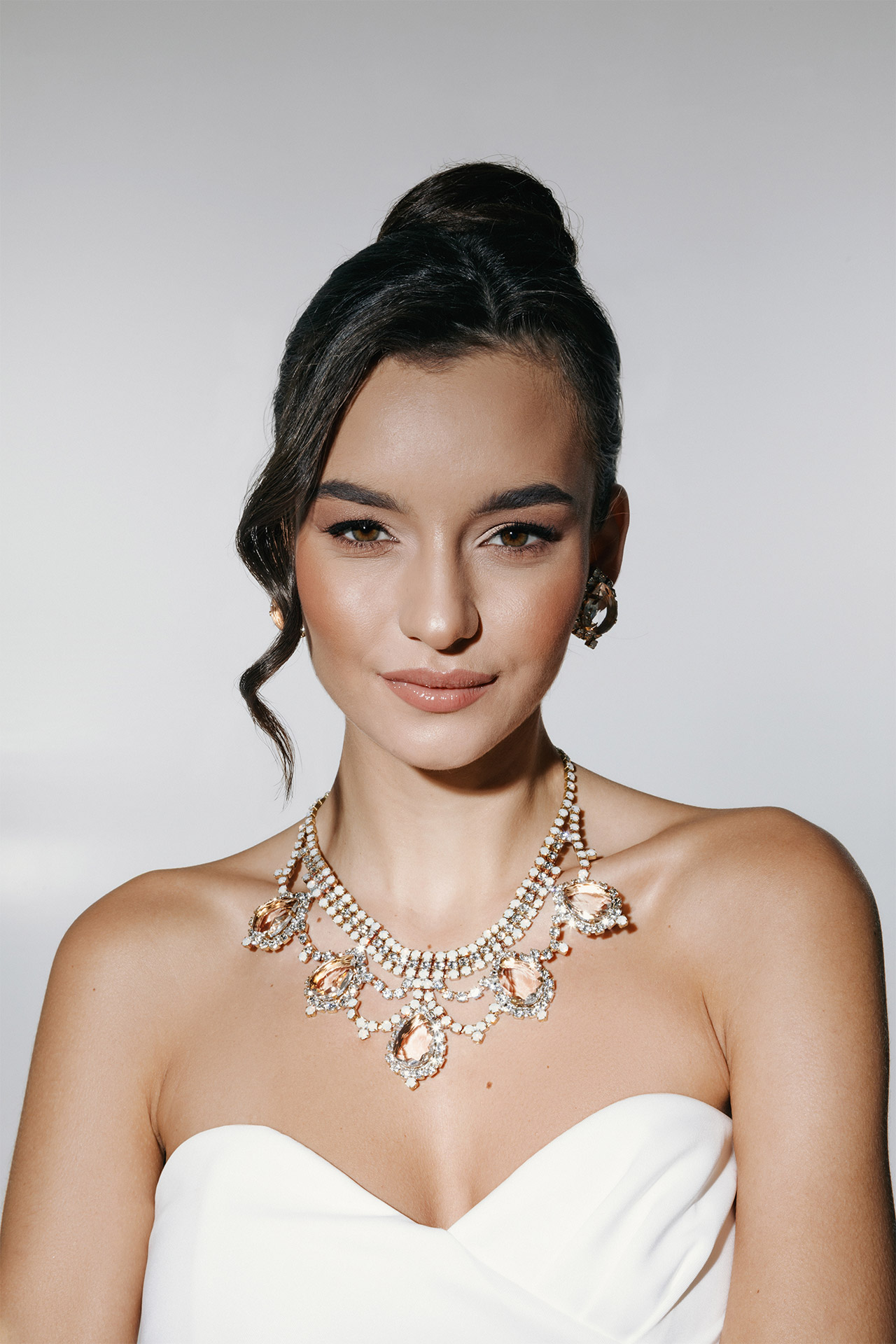 Rhinestone necklace and earrings with opal stones and fine chains