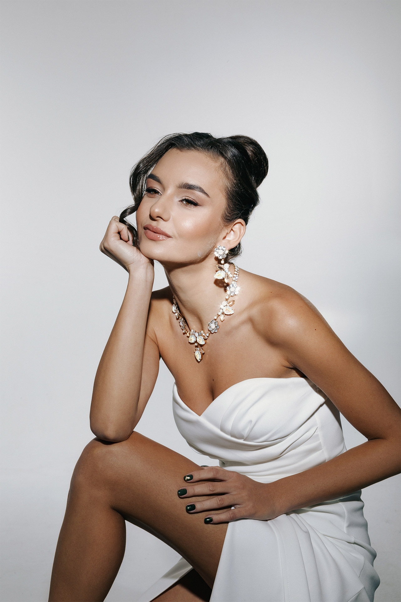 Necklace and earrings with clear rhinestones and white opals