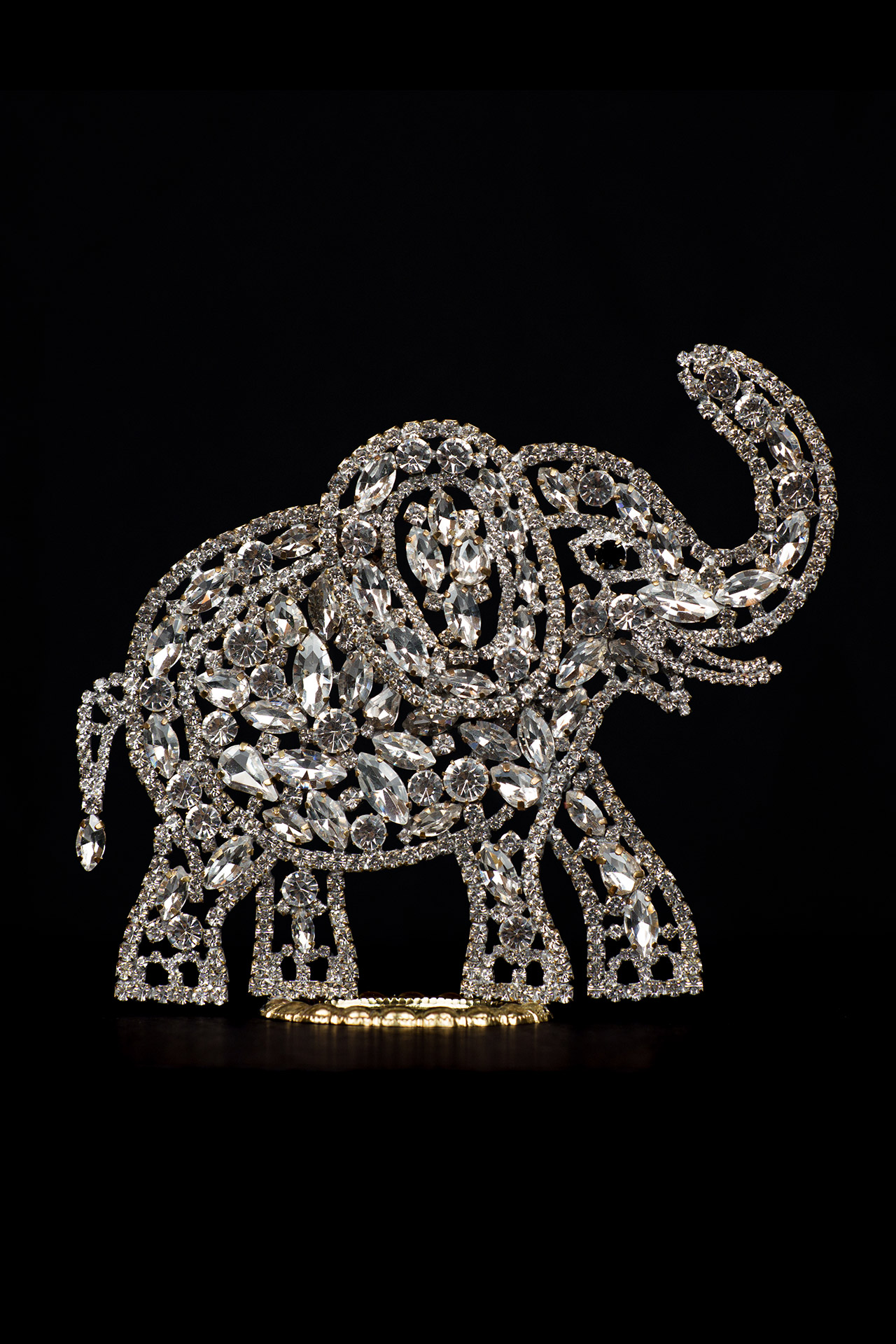 Right facing rhinestone elephant with crystal sparkle