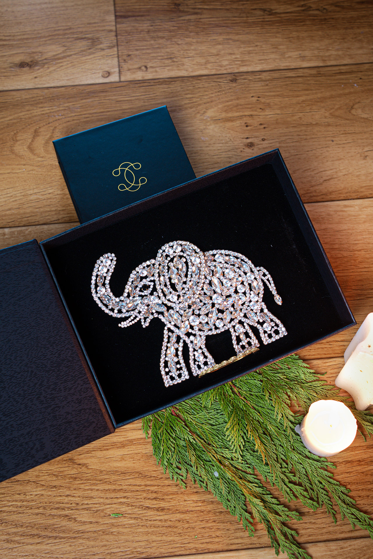 Right facing rhinestone elephant with crystal sparkle