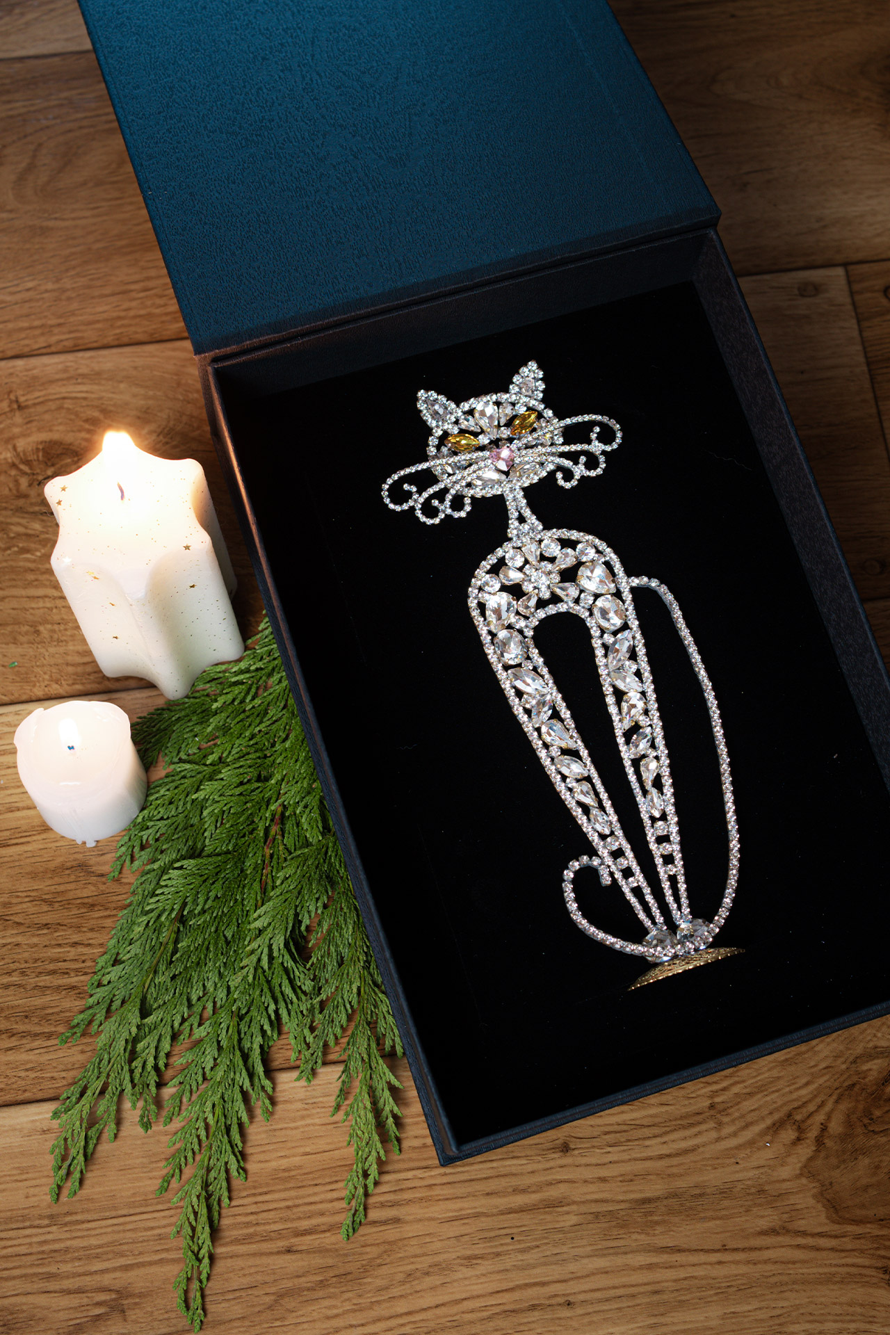 Rhinestone cat figurine with brilliant crystal sparkle