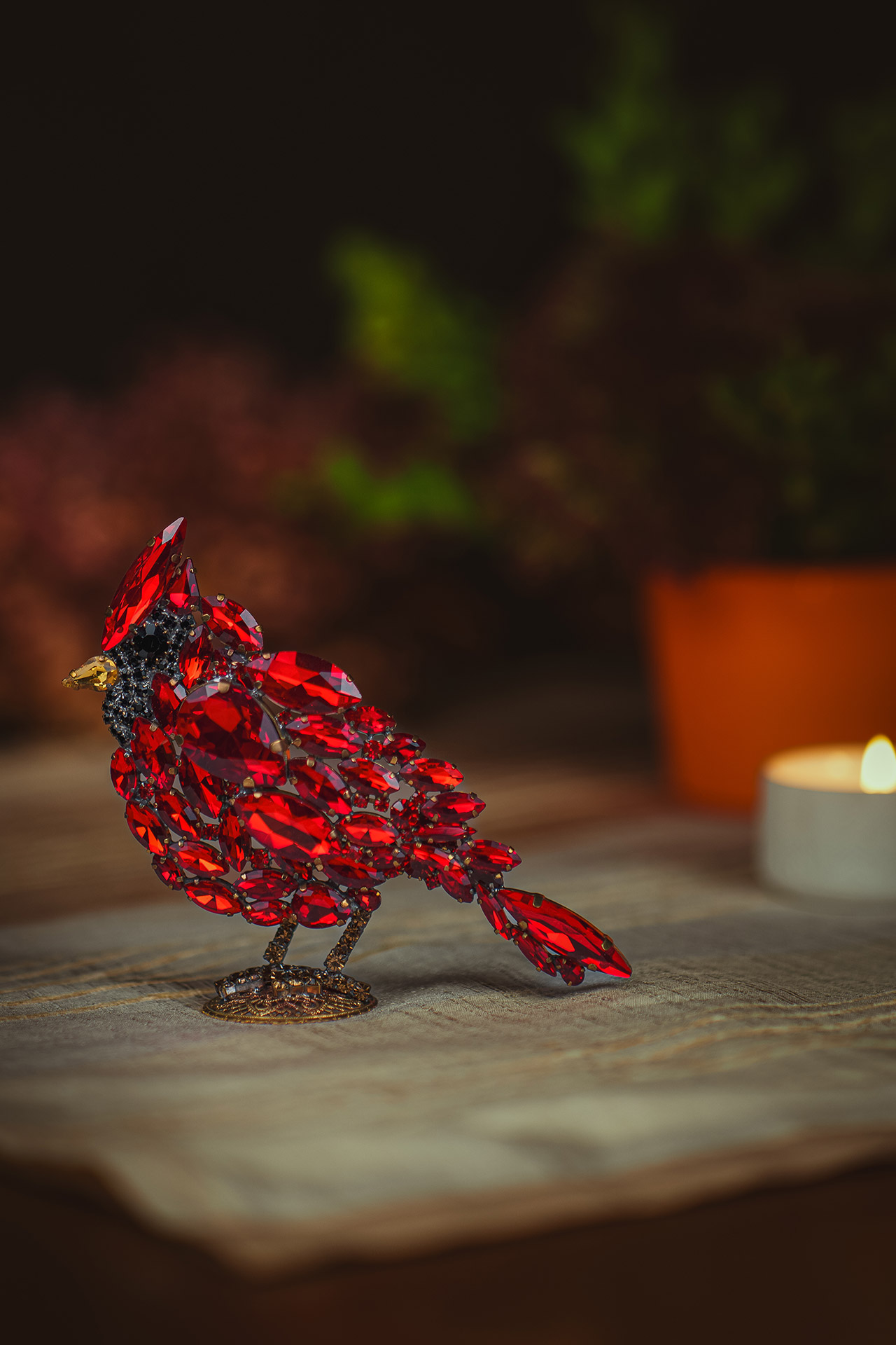 Left facing red and black rhinestone cardinal bird