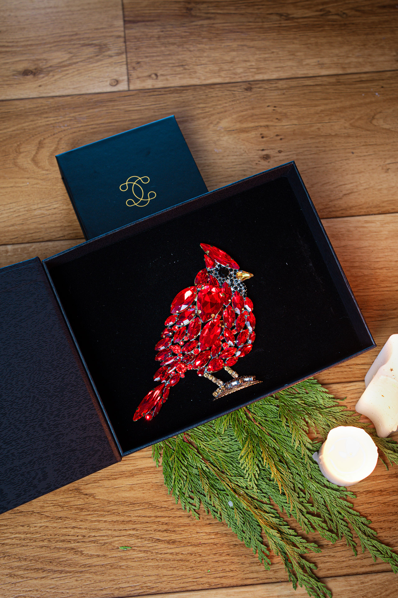 Right facing red and black rhinestone cardinal bird