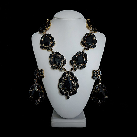 Handmade black necklace and earrings set Sonatine.