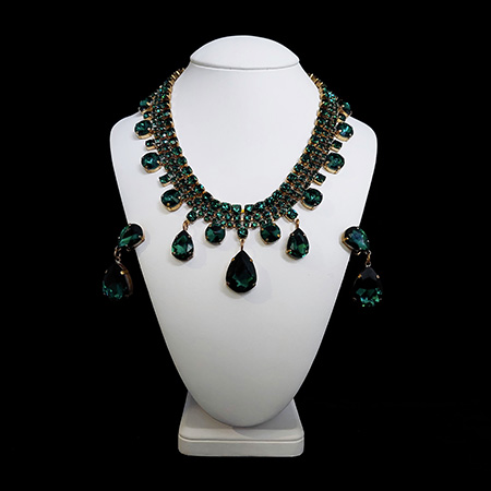 Necklace and earrings Raindrops from green emerald rhinestones.