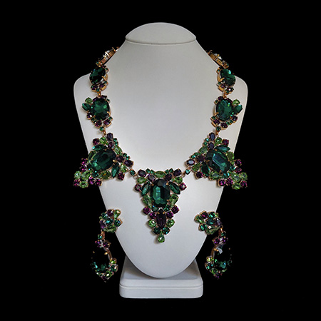 Handmade jewelry set Mythiq from green rhinestones