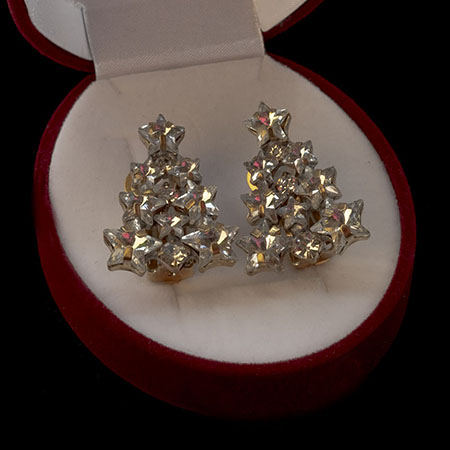 Dazzling rhinestone crystal Christmas tree clip-on earrings.