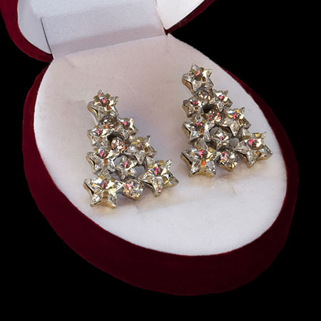 Dazzling rhinestone crystal Christmas tree stud earrings.