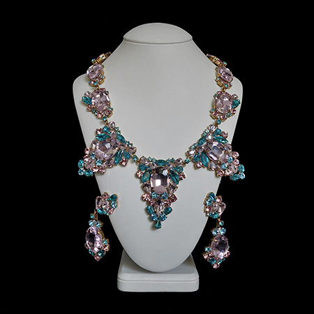 Handmade jewelry set Mythiq from pink rhinestones