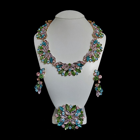 Handcrafted earrings and necklace set Fantaisie pink multicolor.