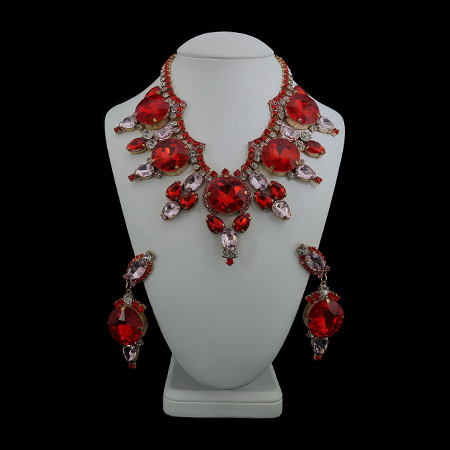 Red vintage  jewerly set Taj Mahal from rhinestones