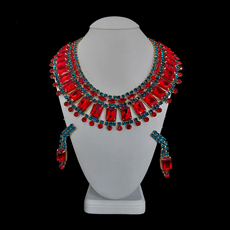 Handmade earrings and necklace set Edite from red rhinestones.