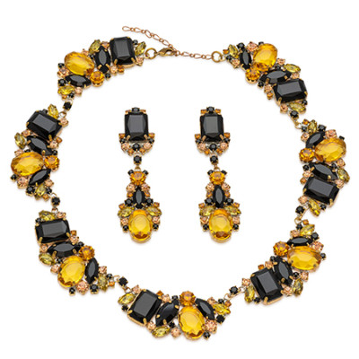 Necklace and earrings with crystals in sharp-cut  and teardrop shapes