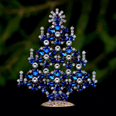 Flowery Christmas Tree, boasting beautiful tree decorations