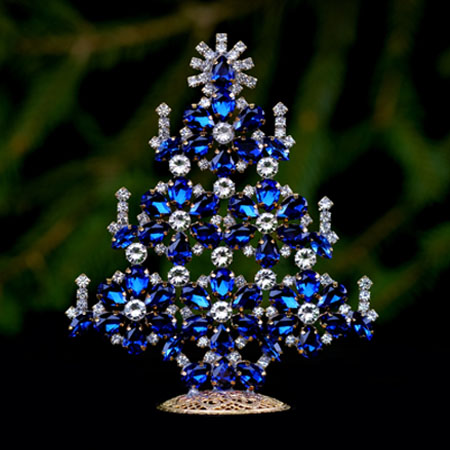 Flowery Christmas Tree, boasting beautiful tree decorations